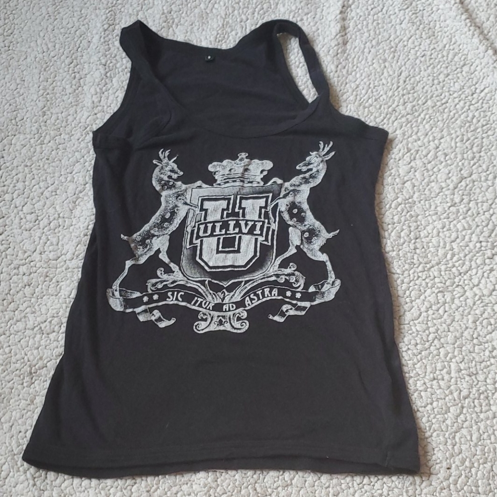 5 for 10$ Black tank w/ crest
